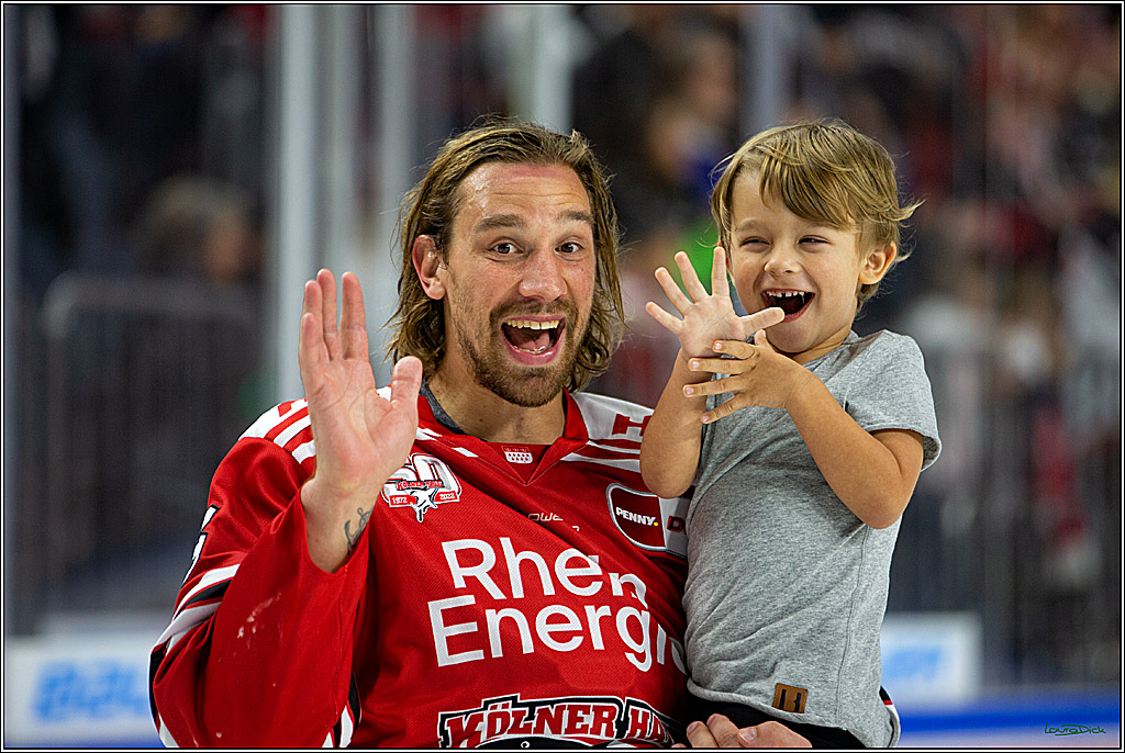 PENNY DEL; Koelner Haie- Straubing Tigers; Koeln, 09.10.2022